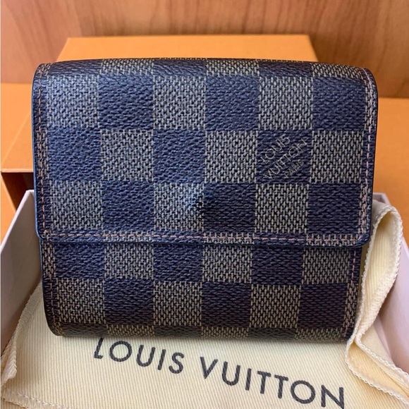 Sold❌❌LV Damier Ebene Compact Wallet💕
100% Authentic - Picture 4 of 12